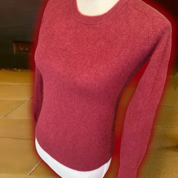 AG Adriano Goldschmied ‘Rylea’ 100% Cashmere Crewneck Sweater in “Cabernet” Red - Picture 5 of 14